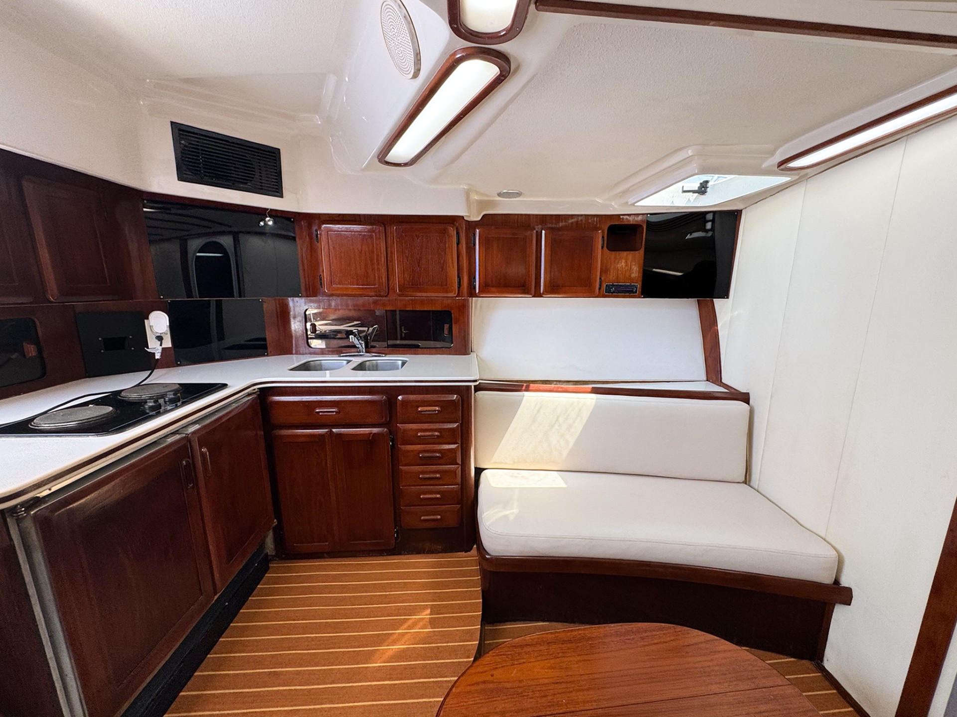 Yacht Photo 35